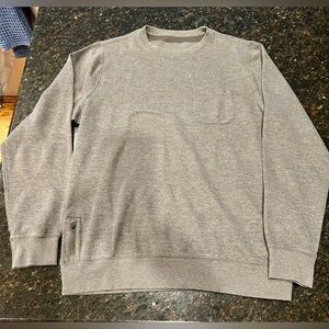 Like new Vuori Men's Olive green Sweatshirt. Lg.